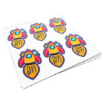 Naklejki foliowe kiss cut na arkuszu